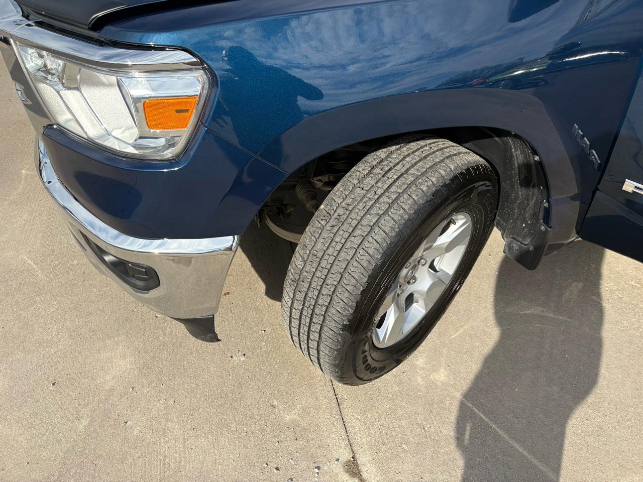 RAM 1500 Big Horn 4x4 Quad Cab 6'4" Box 2021