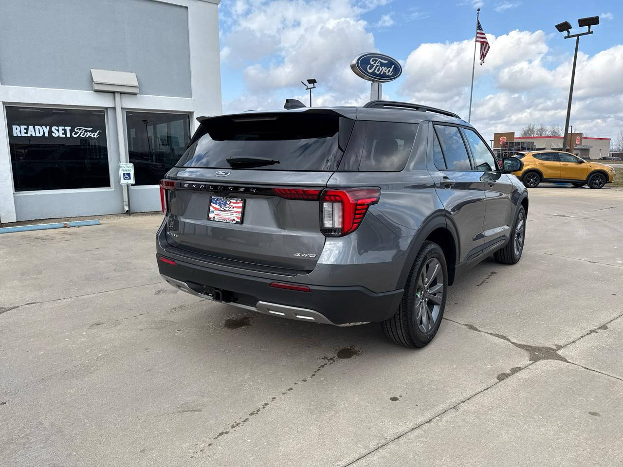 Ford Explorer Active w/100A Pkg 4WD 2026