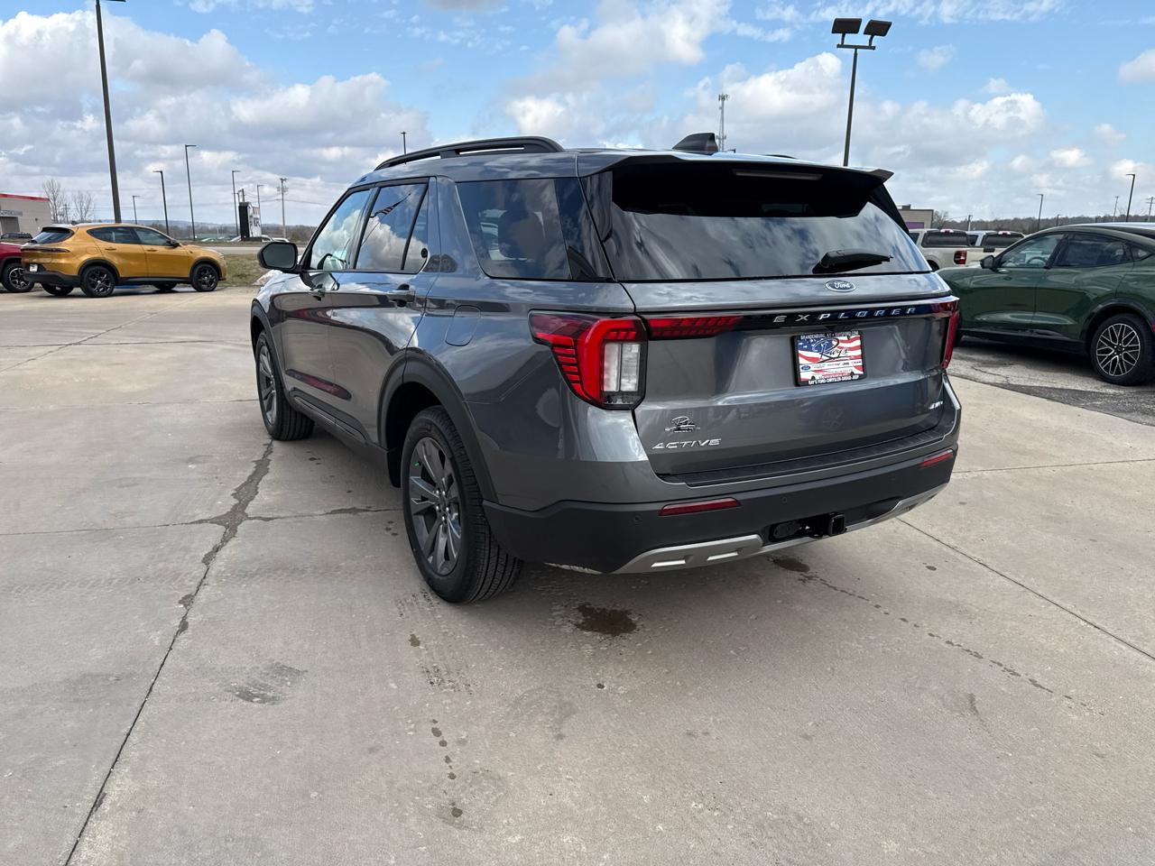 Ford Explorer Active w/100A Pkg 4WD 2026