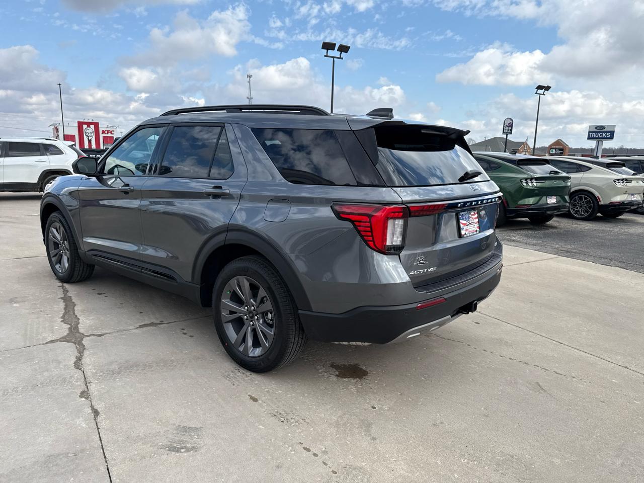 Ford Explorer Active w/100A Pkg 4WD 2026