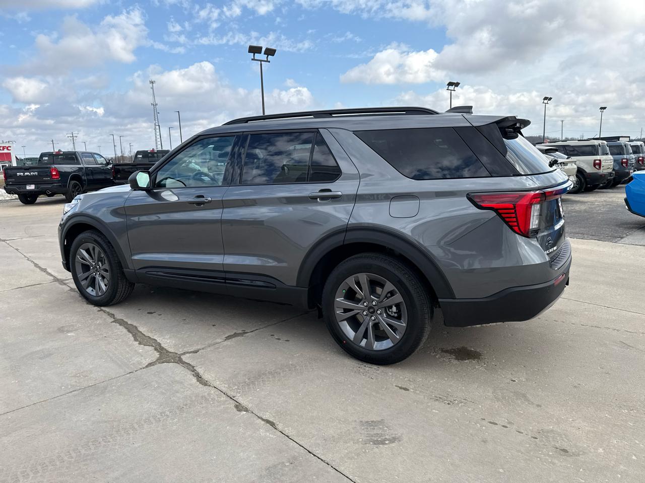 Ford Explorer Active w/100A Pkg 4WD 2026
