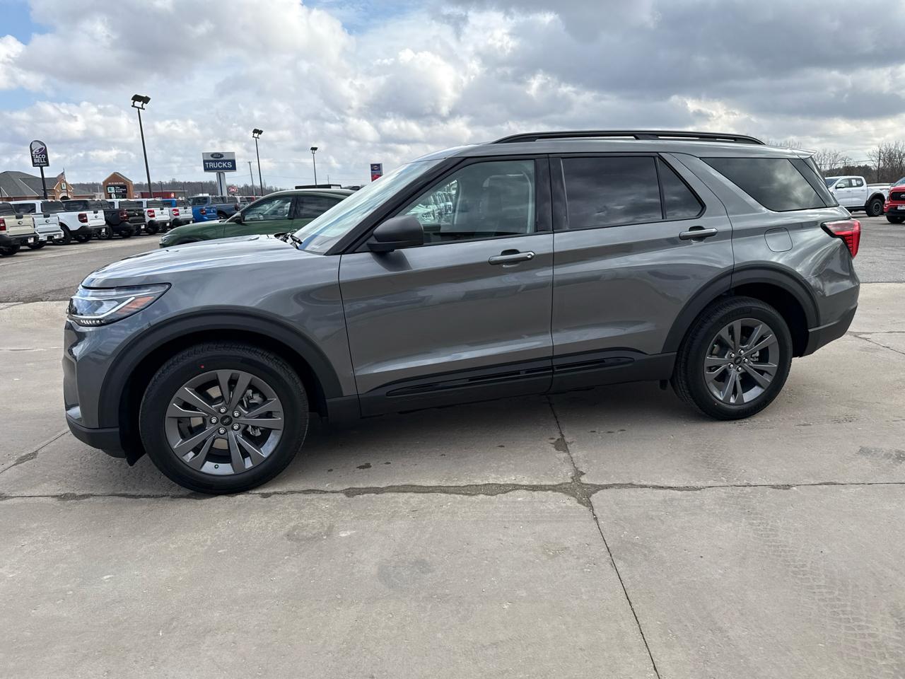 Ford Explorer Active w/100A Pkg 4WD 2026