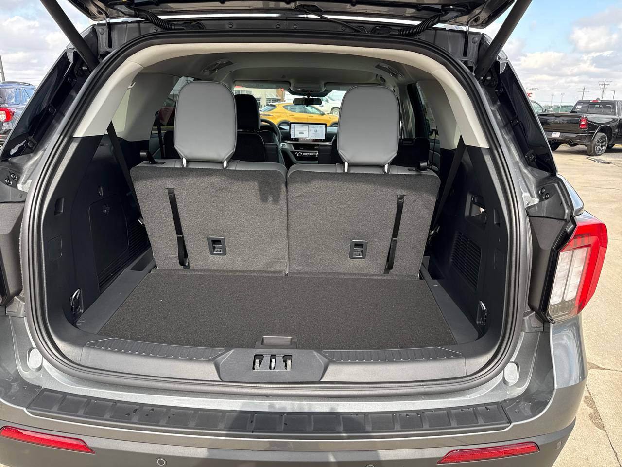 Ford Explorer Active w/100A Pkg 4WD 2026