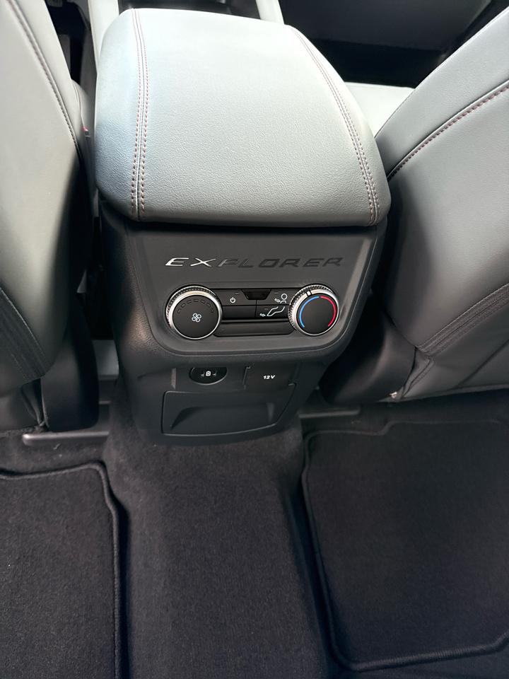 Ford Explorer Active w/100A Pkg 4WD 2026