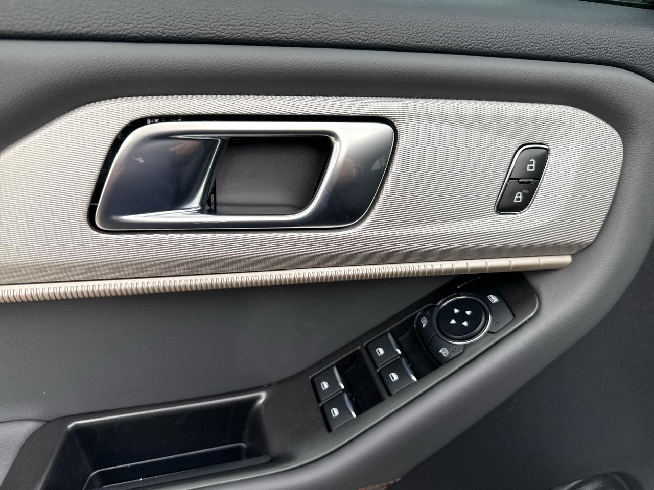 Ford Explorer Active w/100A Pkg 4WD 2026