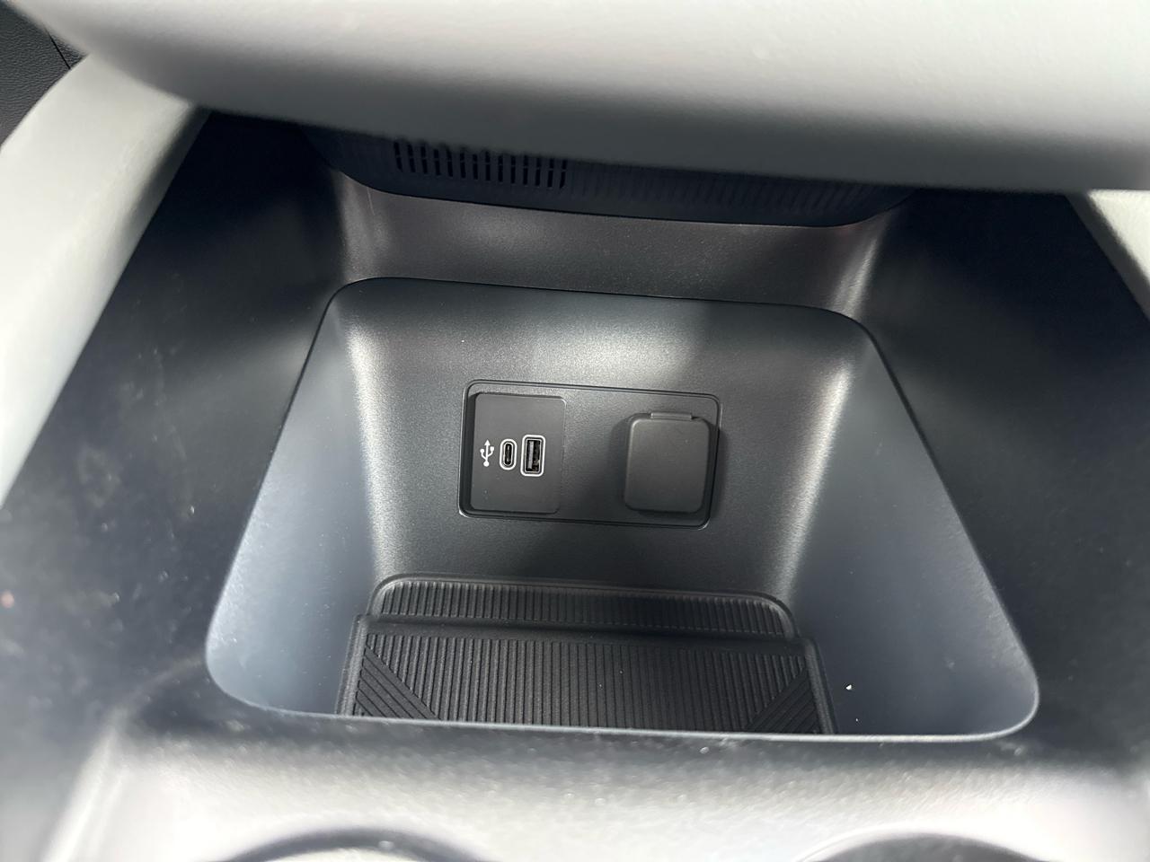 Ford Explorer Active w/100A Pkg 4WD 2026