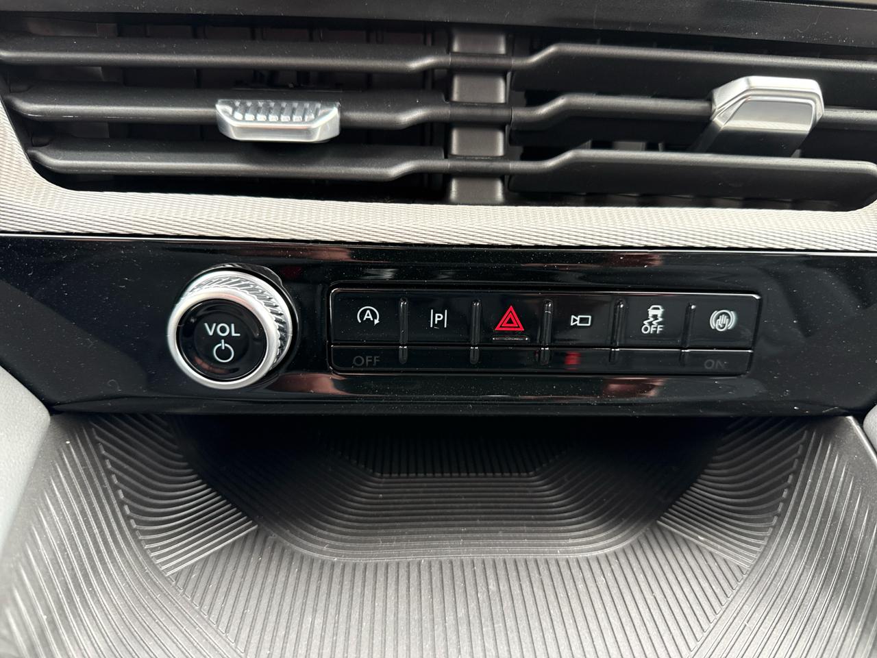 Ford Explorer Active w/100A Pkg 4WD 2026