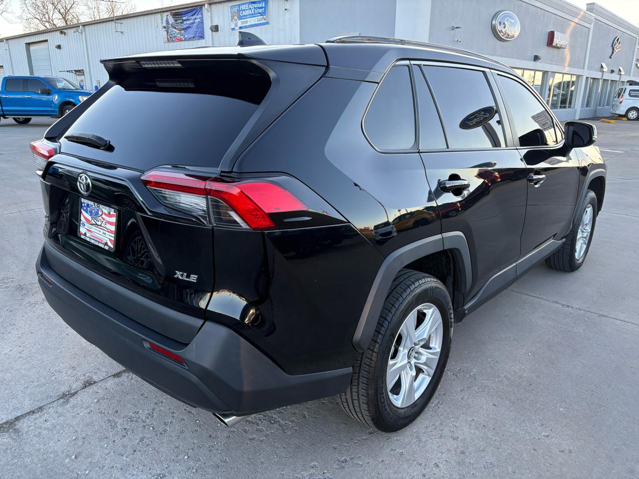 Toyota RAV4 XLE FWD (Natl) 2021