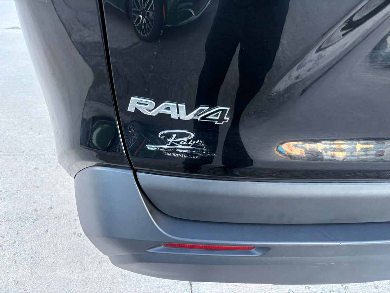 Toyota RAV4 XLE FWD (Natl) 2021