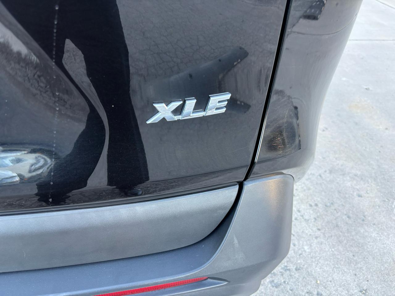 Toyota RAV4 XLE FWD (Natl) 2021