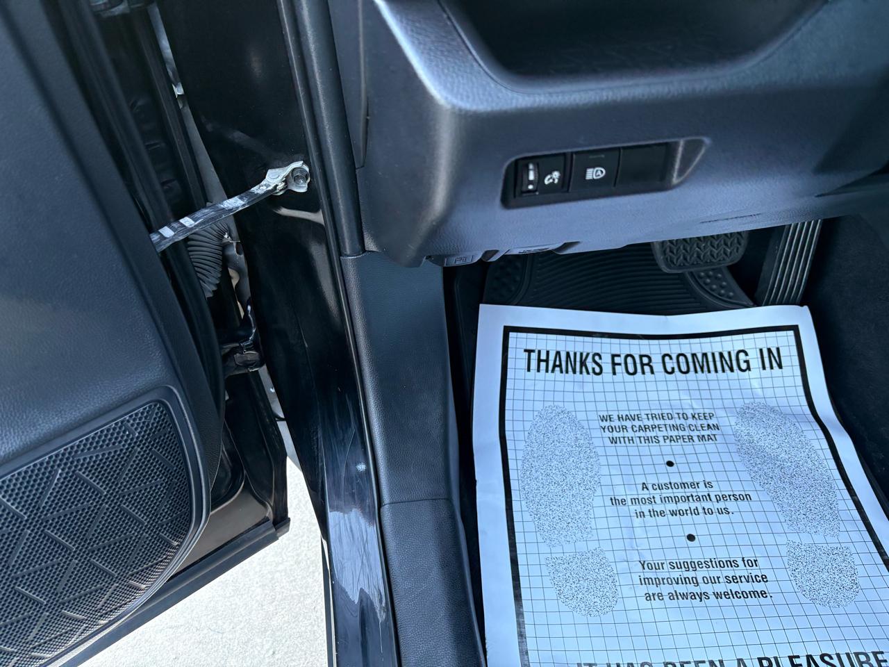 Toyota RAV4 XLE FWD (Natl) 2021