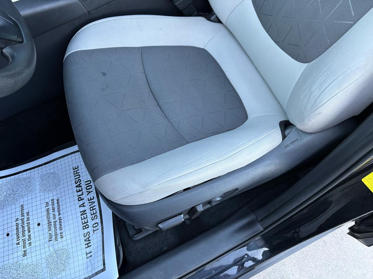 Toyota RAV4 XLE FWD (Natl) 2021