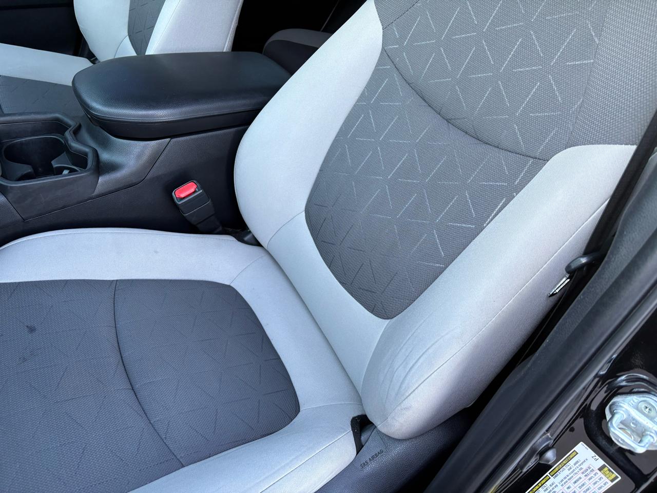 Toyota RAV4 XLE FWD (Natl) 2021