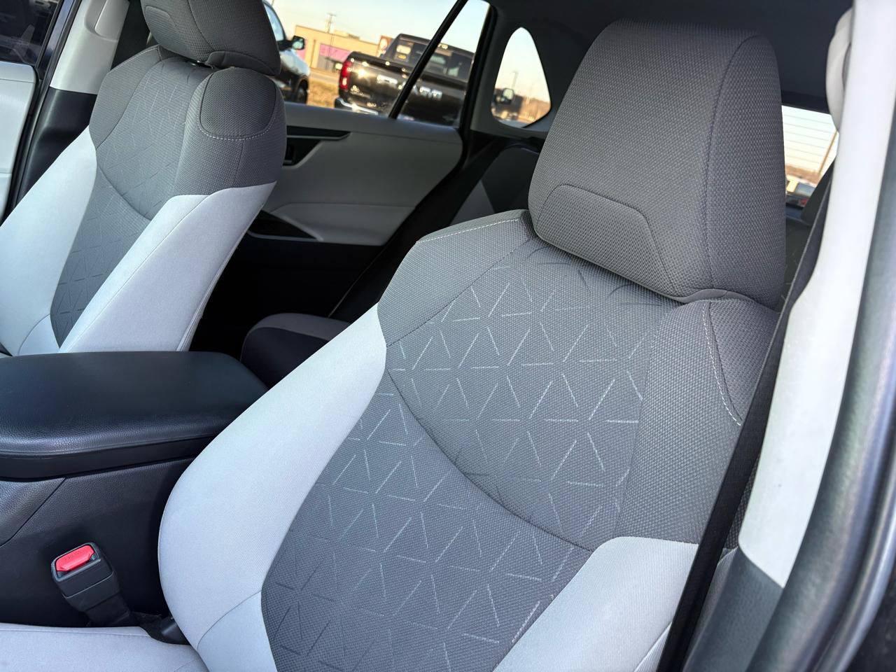 Toyota RAV4 XLE FWD (Natl) 2021