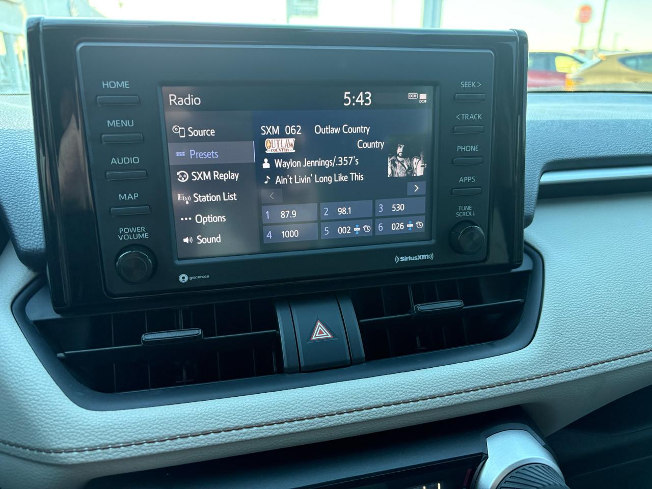 Toyota RAV4 XLE FWD (Natl) 2021