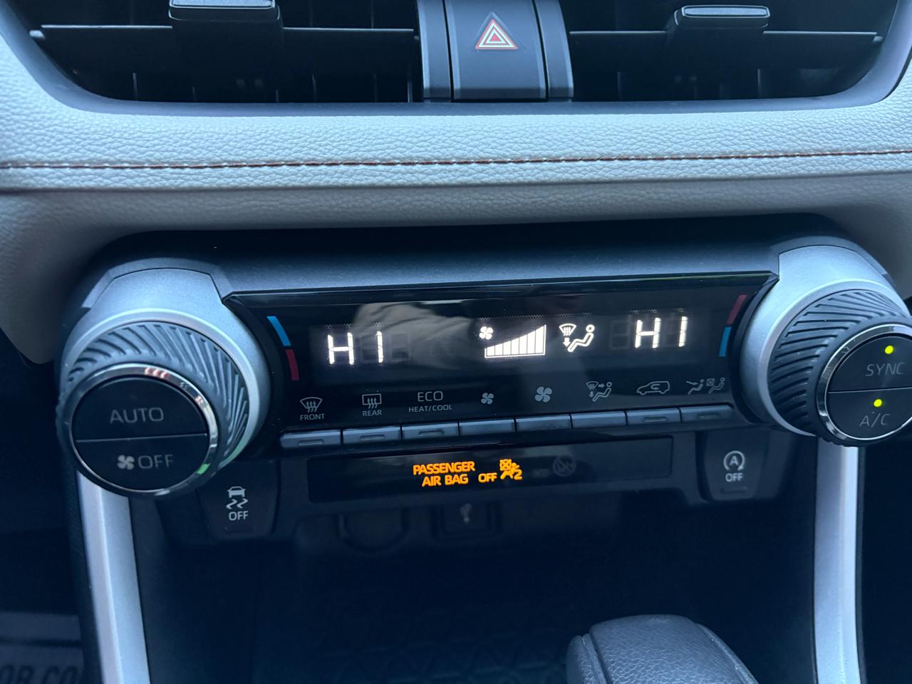 Toyota RAV4 XLE FWD (Natl) 2021