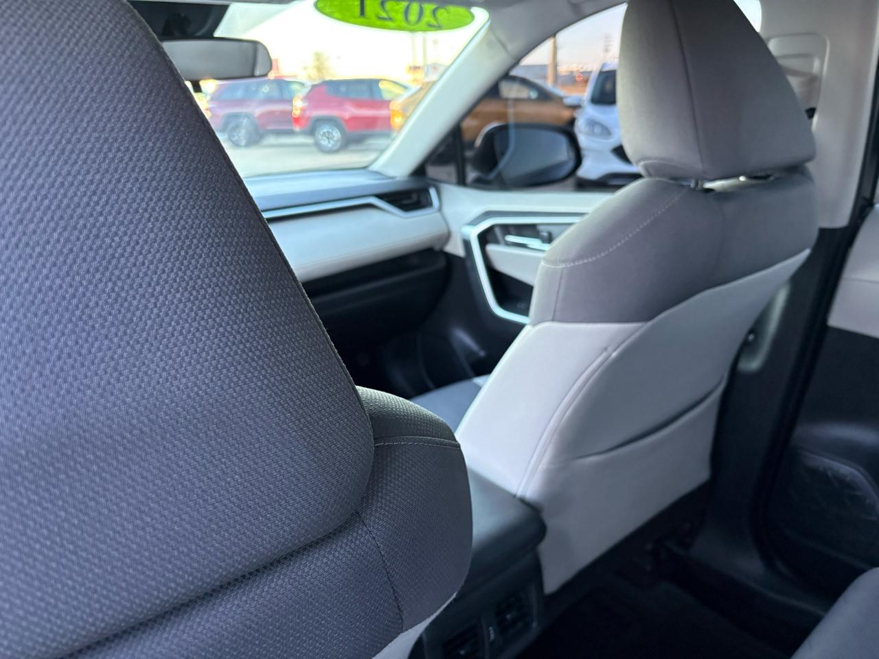 Toyota RAV4 XLE FWD (Natl) 2021