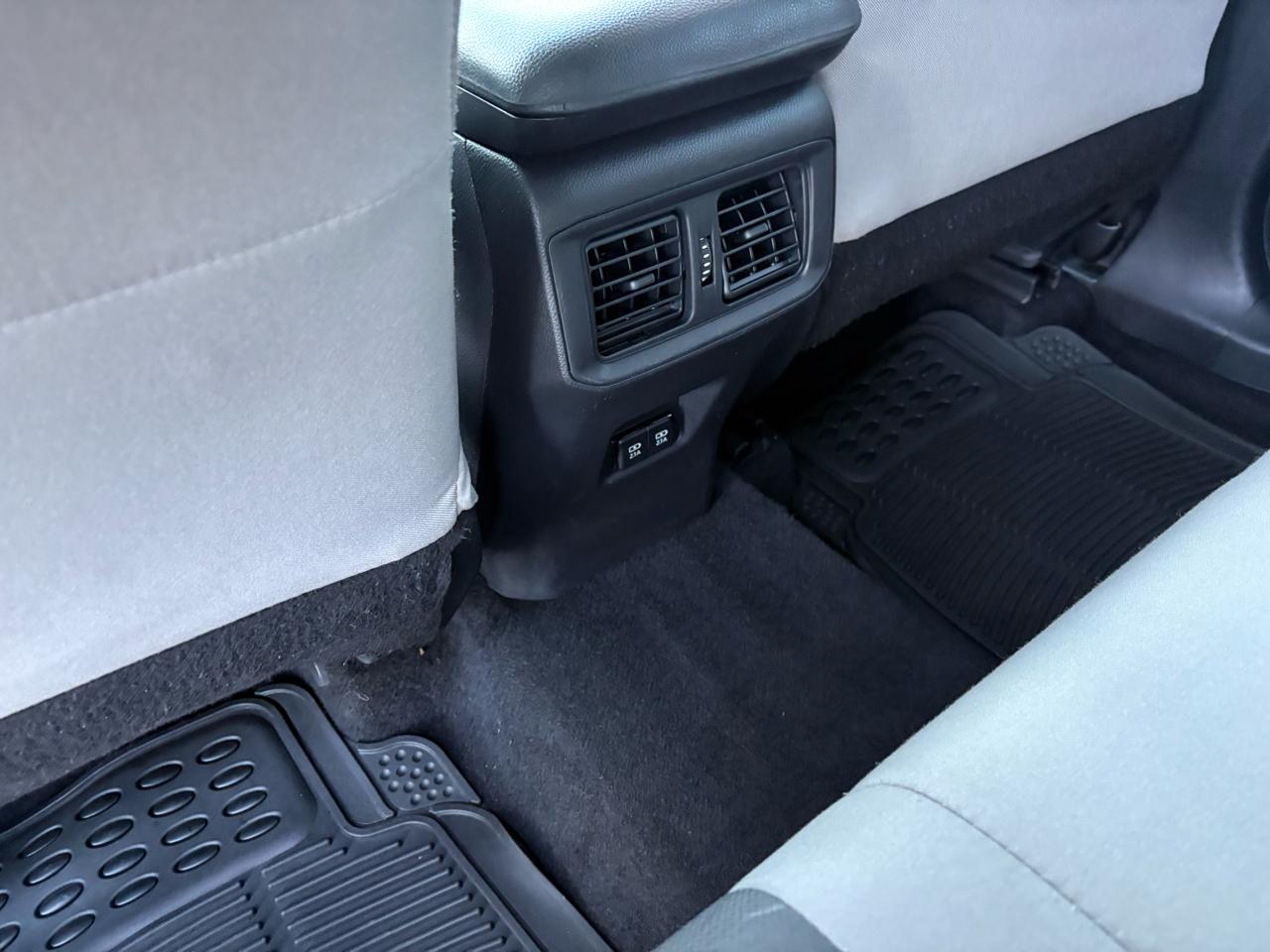 Toyota RAV4 XLE FWD (Natl) 2021