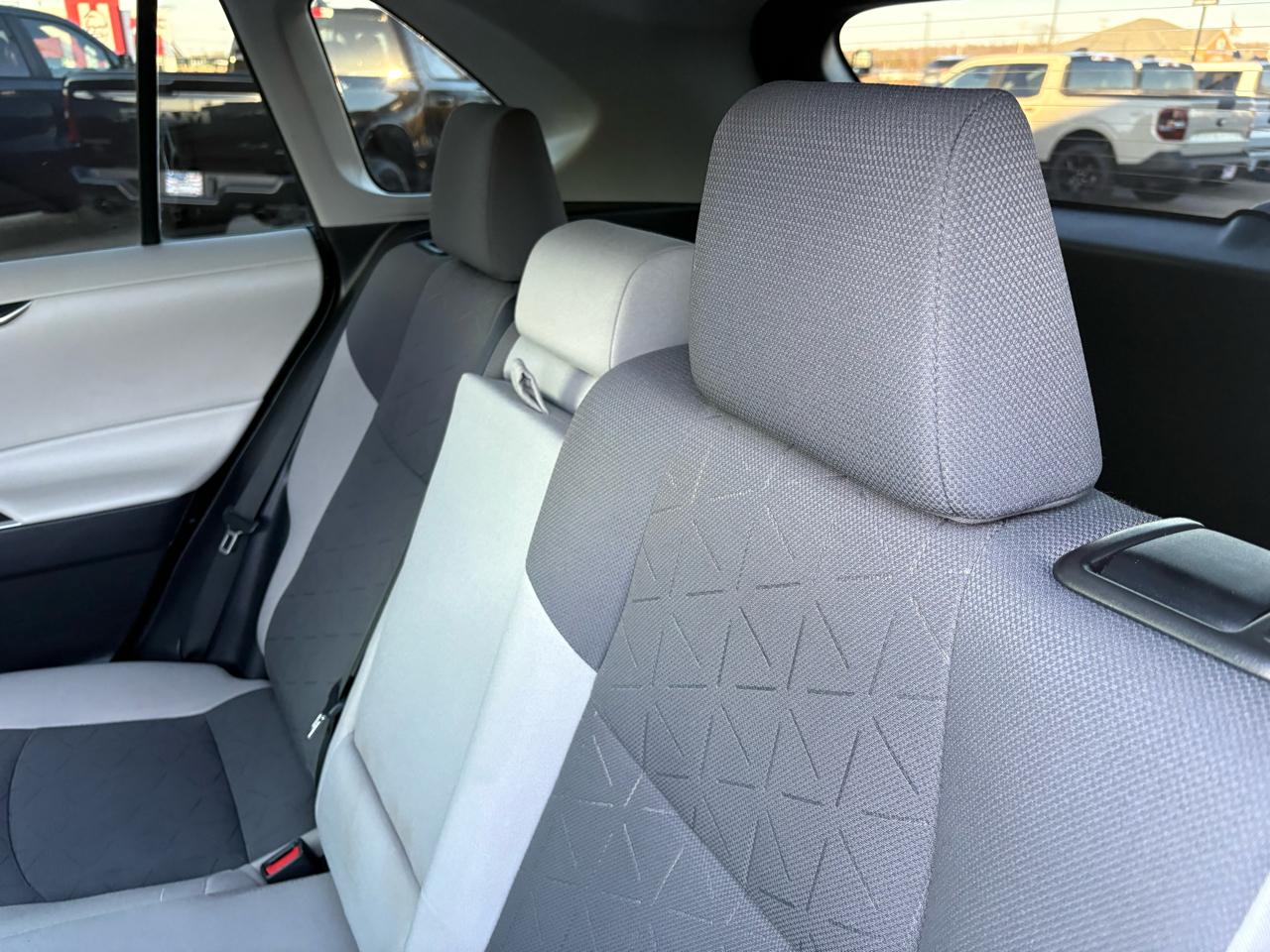 Toyota RAV4 XLE FWD (Natl) 2021