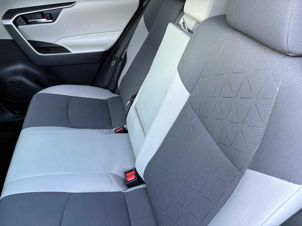 Toyota RAV4 XLE FWD (Natl) 2021