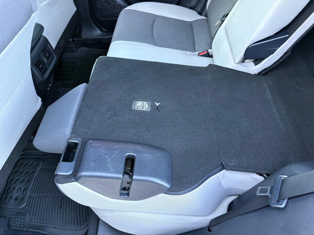 Toyota RAV4 XLE FWD (Natl) 2021