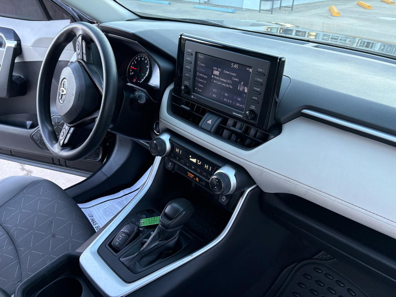 Toyota RAV4 XLE FWD (Natl) 2021