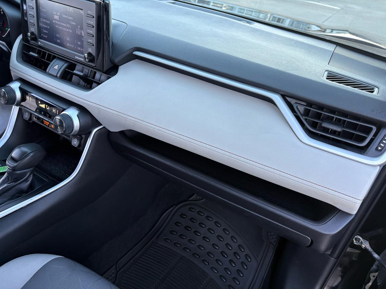 Toyota RAV4 XLE FWD (Natl) 2021