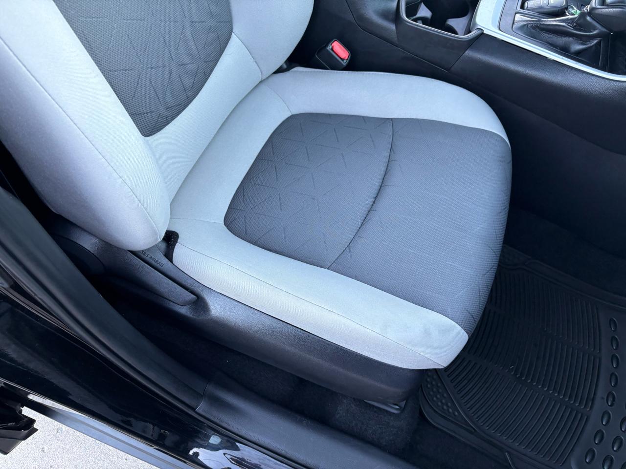 Toyota RAV4 XLE FWD (Natl) 2021