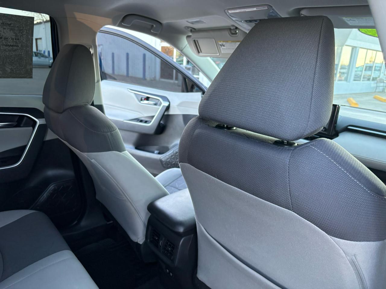 Toyota RAV4 XLE FWD (Natl) 2021