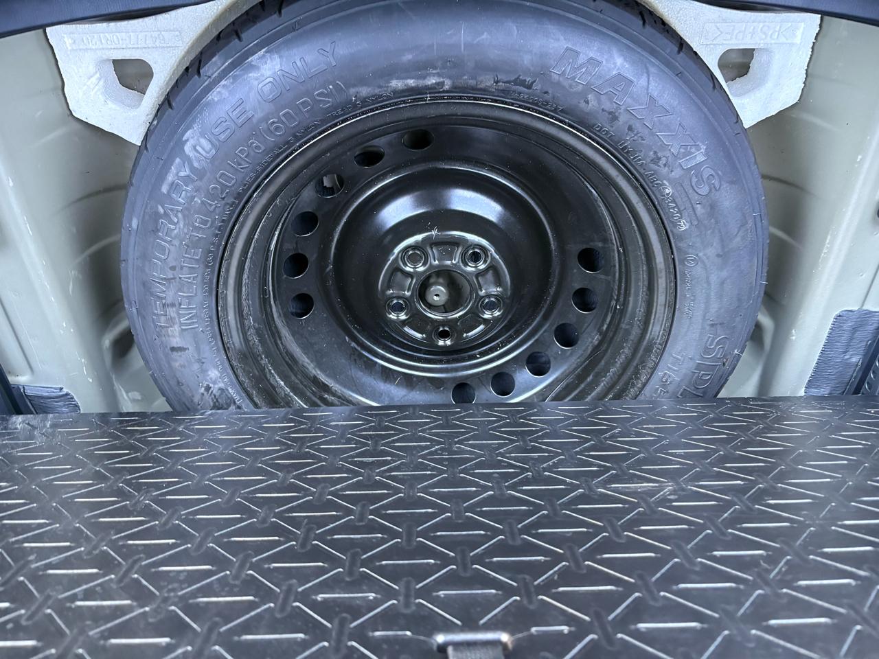 Toyota RAV4 XLE FWD (Natl) 2021