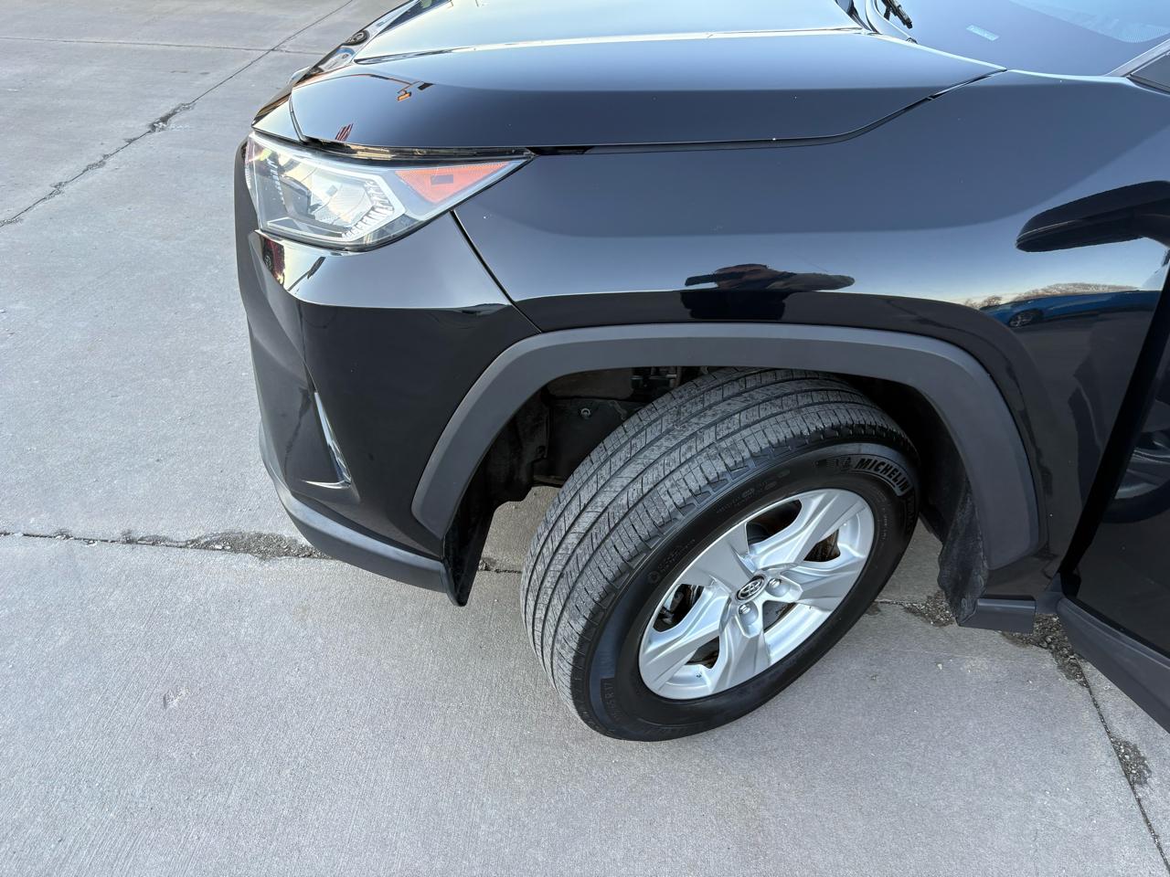 Toyota RAV4 XLE FWD (Natl) 2021