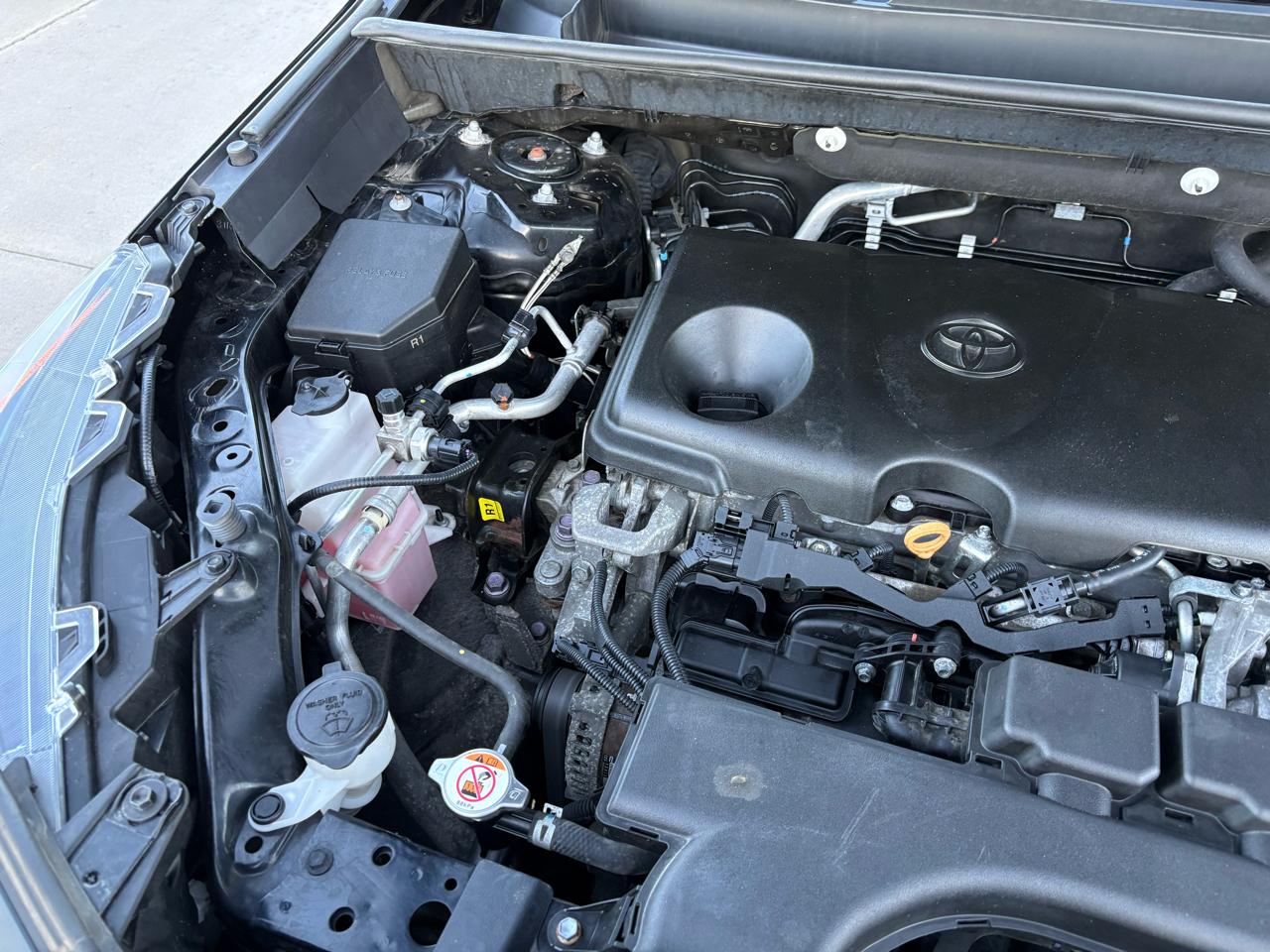 Toyota RAV4 XLE FWD (Natl) 2021