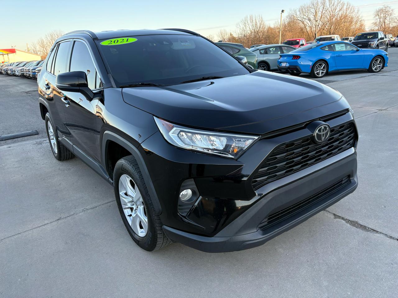 Toyota RAV4 XLE FWD (Natl) 2021