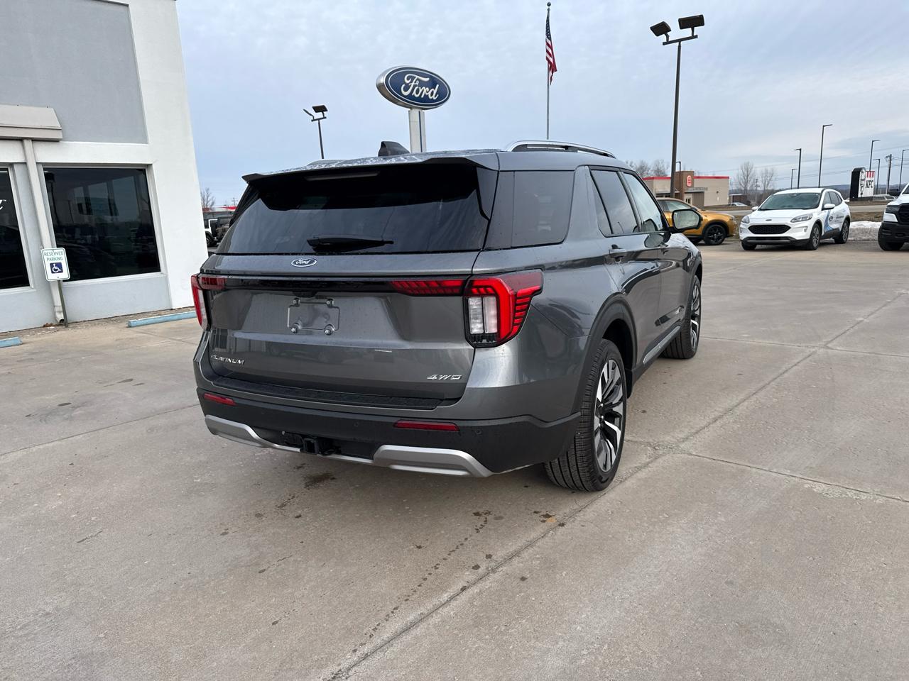 Ford Explorer Platinum 4WD 2026