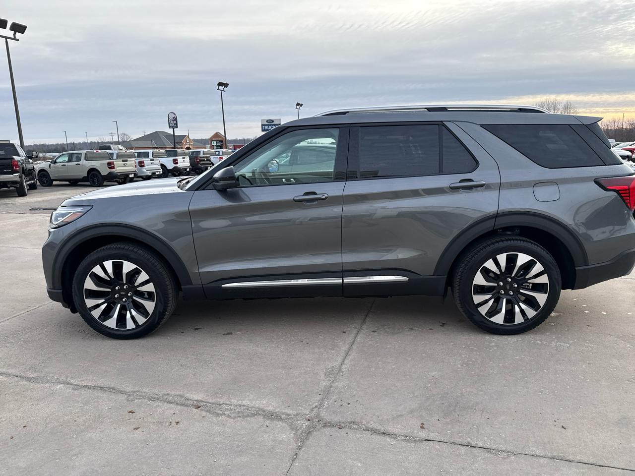 Ford Explorer Platinum 4WD 2026