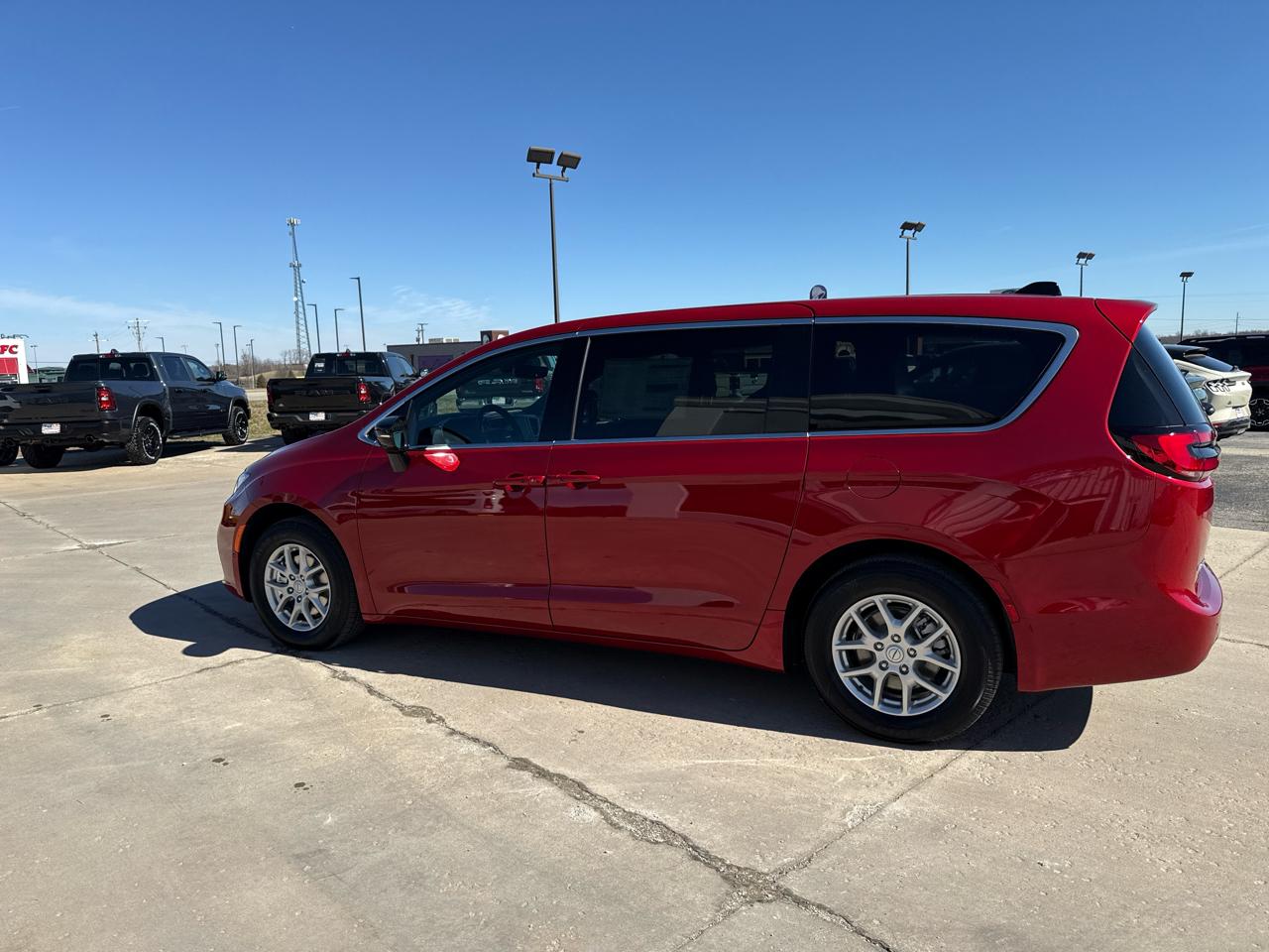 Chrysler Pacifica Select FWD 2026