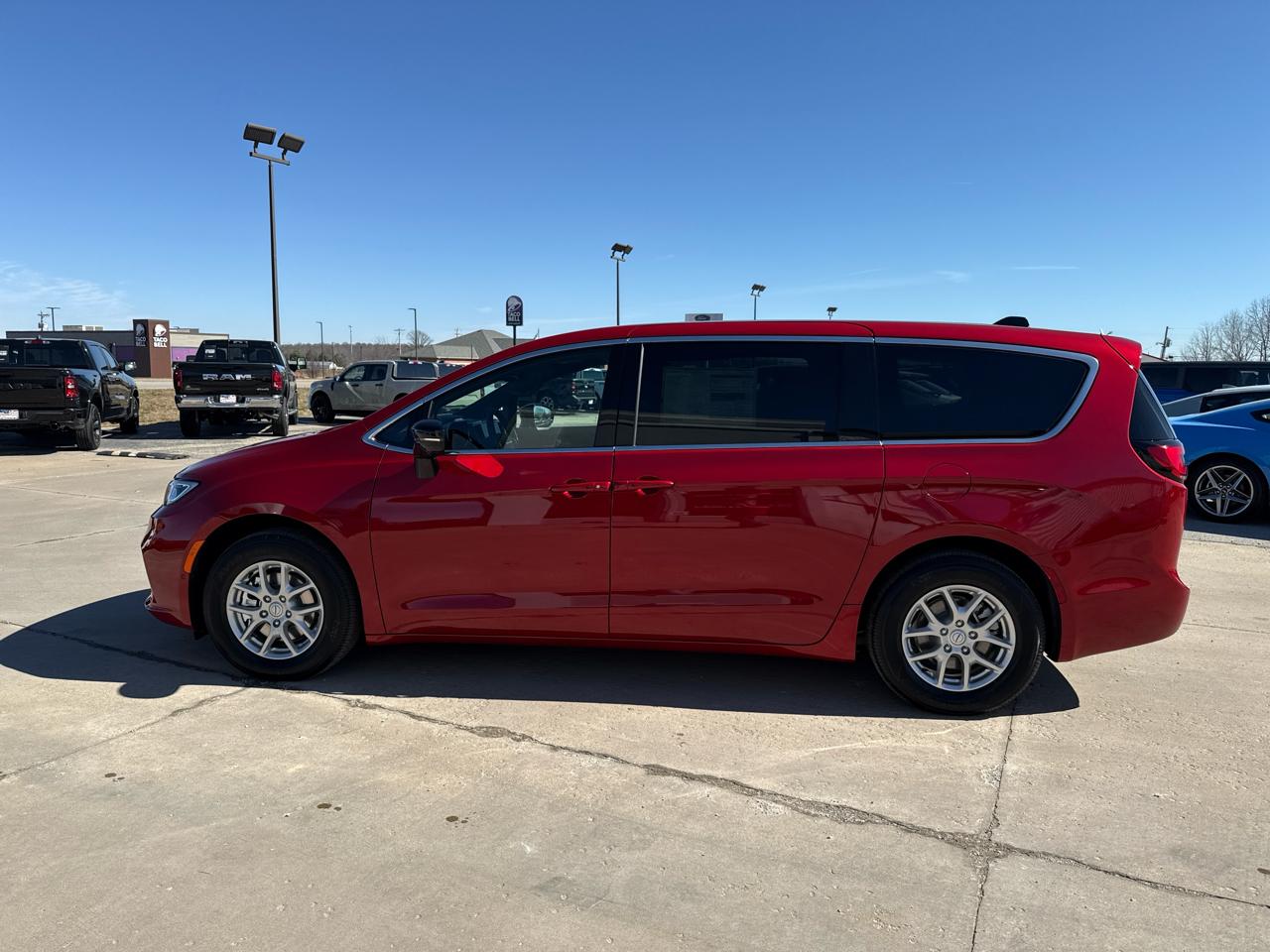 Chrysler Pacifica Select FWD 2026