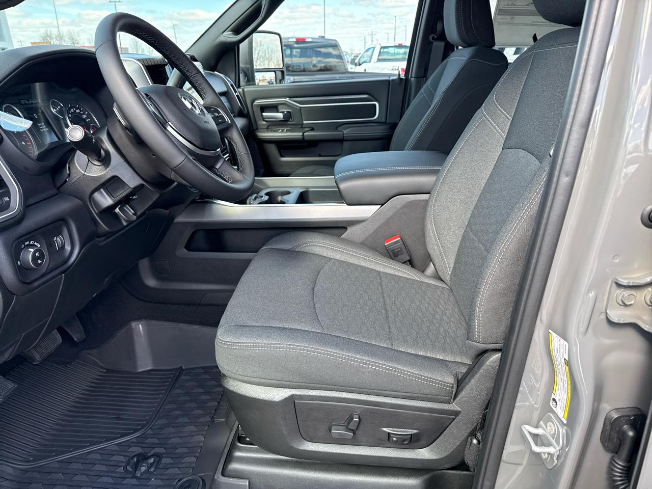 RAM 2500 Big Horn 4x4 Crew Cab 6'4" Box 2026