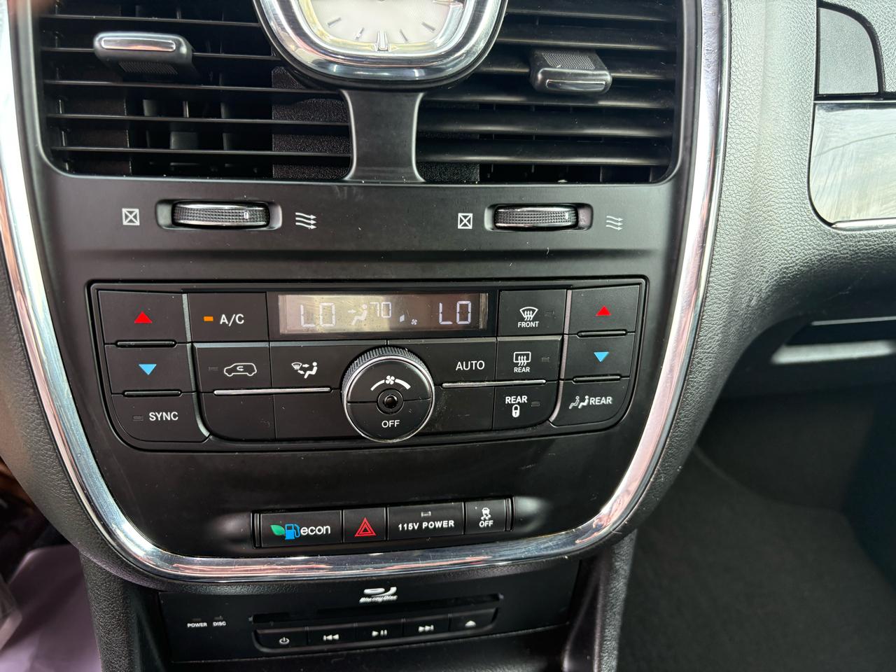 Chrysler Town & Country 4dr Wgn S 2015