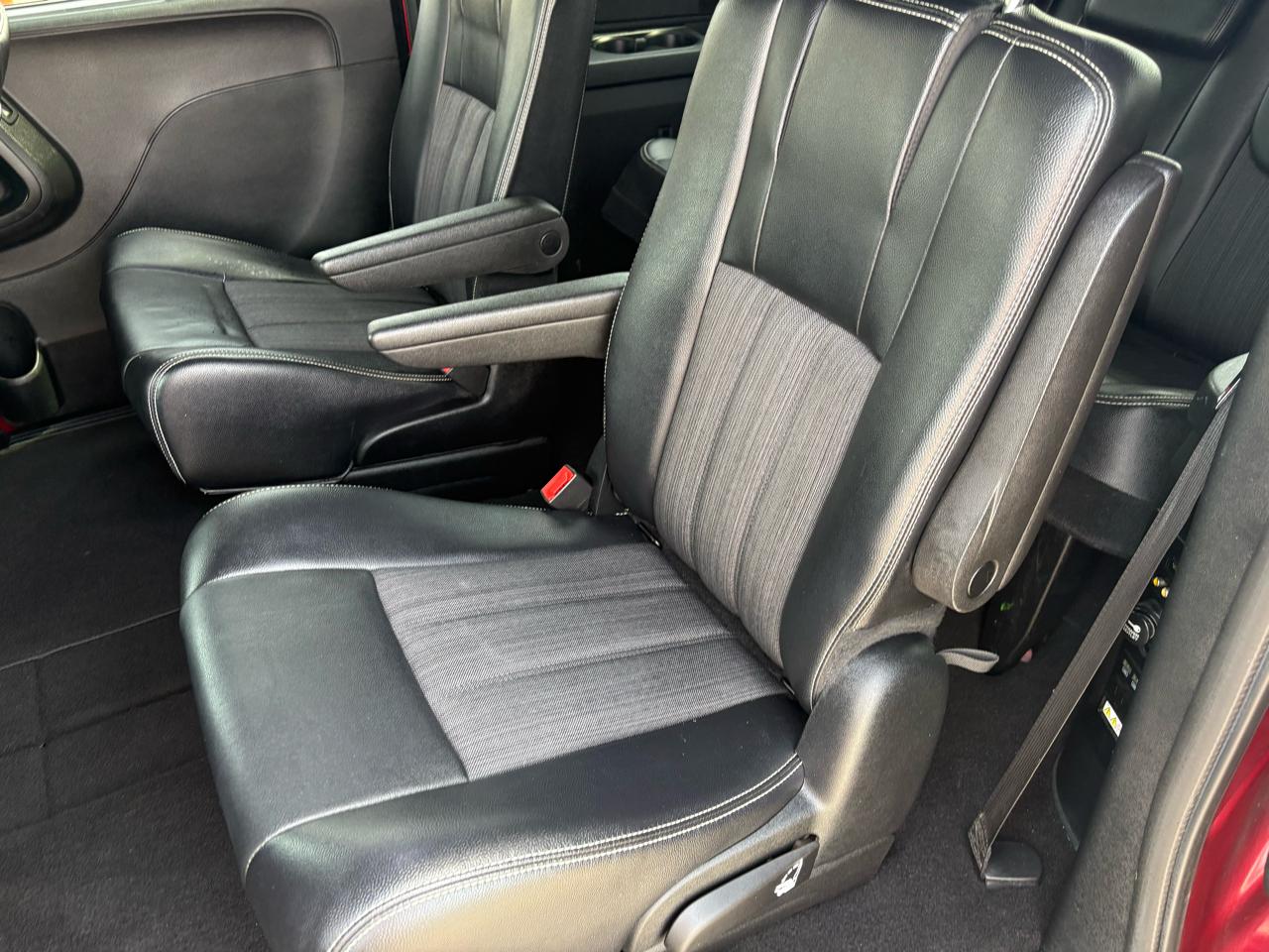 Chrysler Town & Country 4dr Wgn S 2015