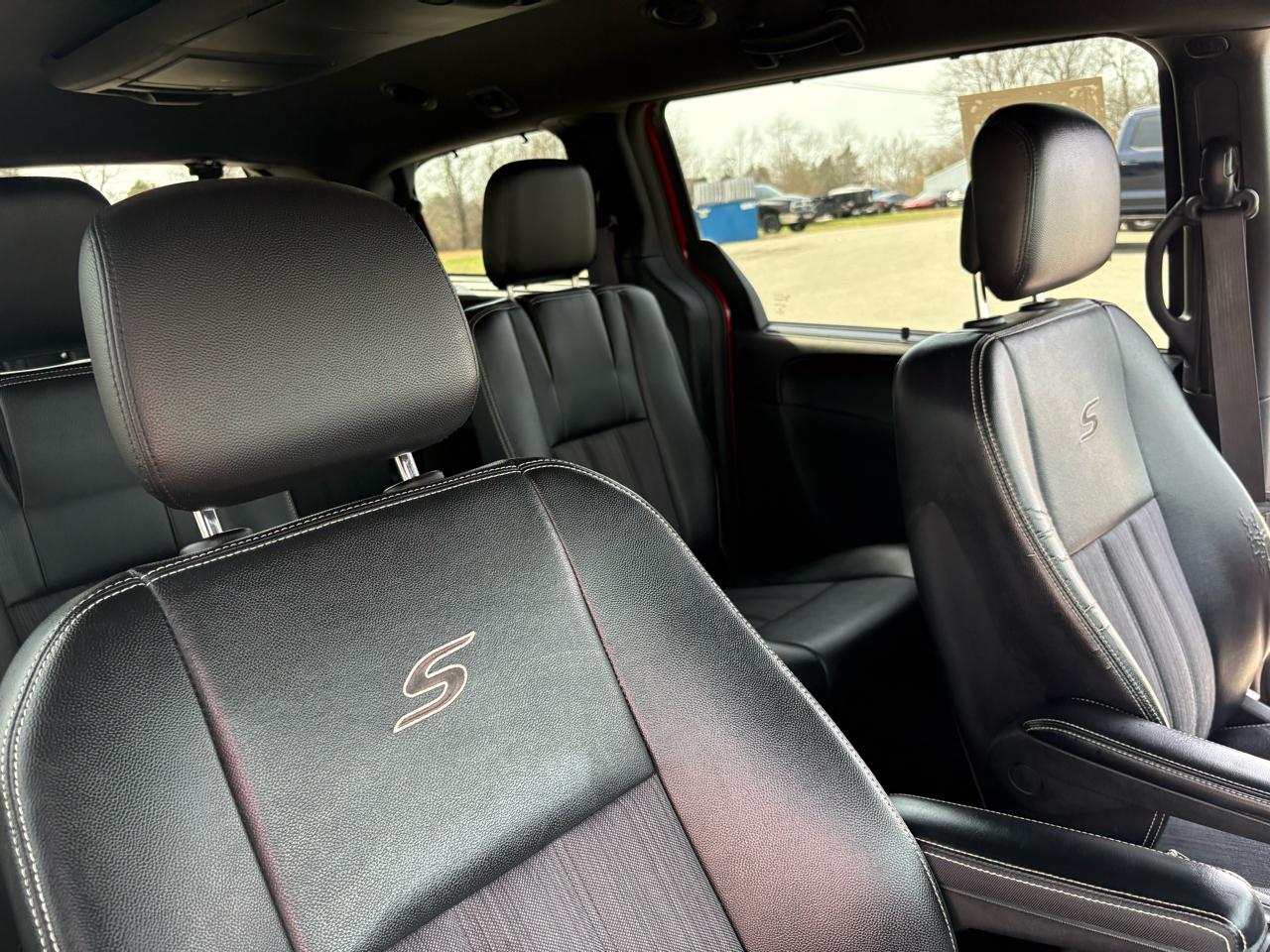 Chrysler Town & Country 4dr Wgn S 2015