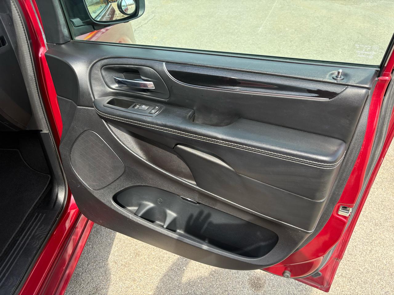 Chrysler Town & Country 4dr Wgn S 2015