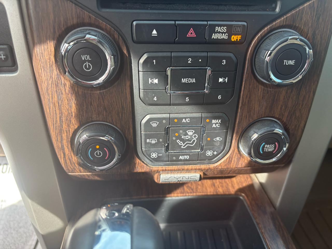 Ford F-150 4WD SuperCrew 145" Lariat 2014