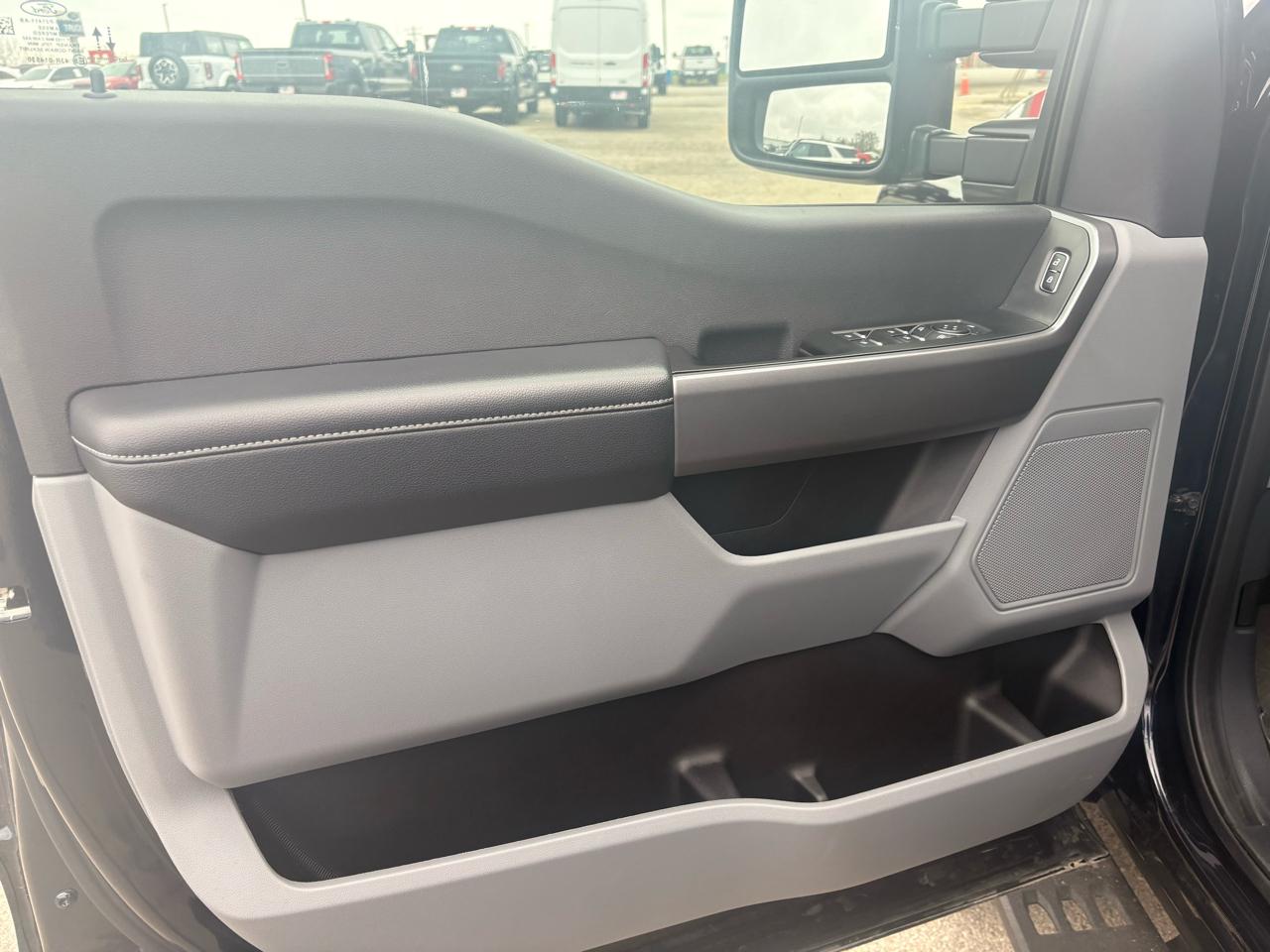 Ford Super Duty F-350 SRW XLT 4WD SuperCab 6.75' Box 2025