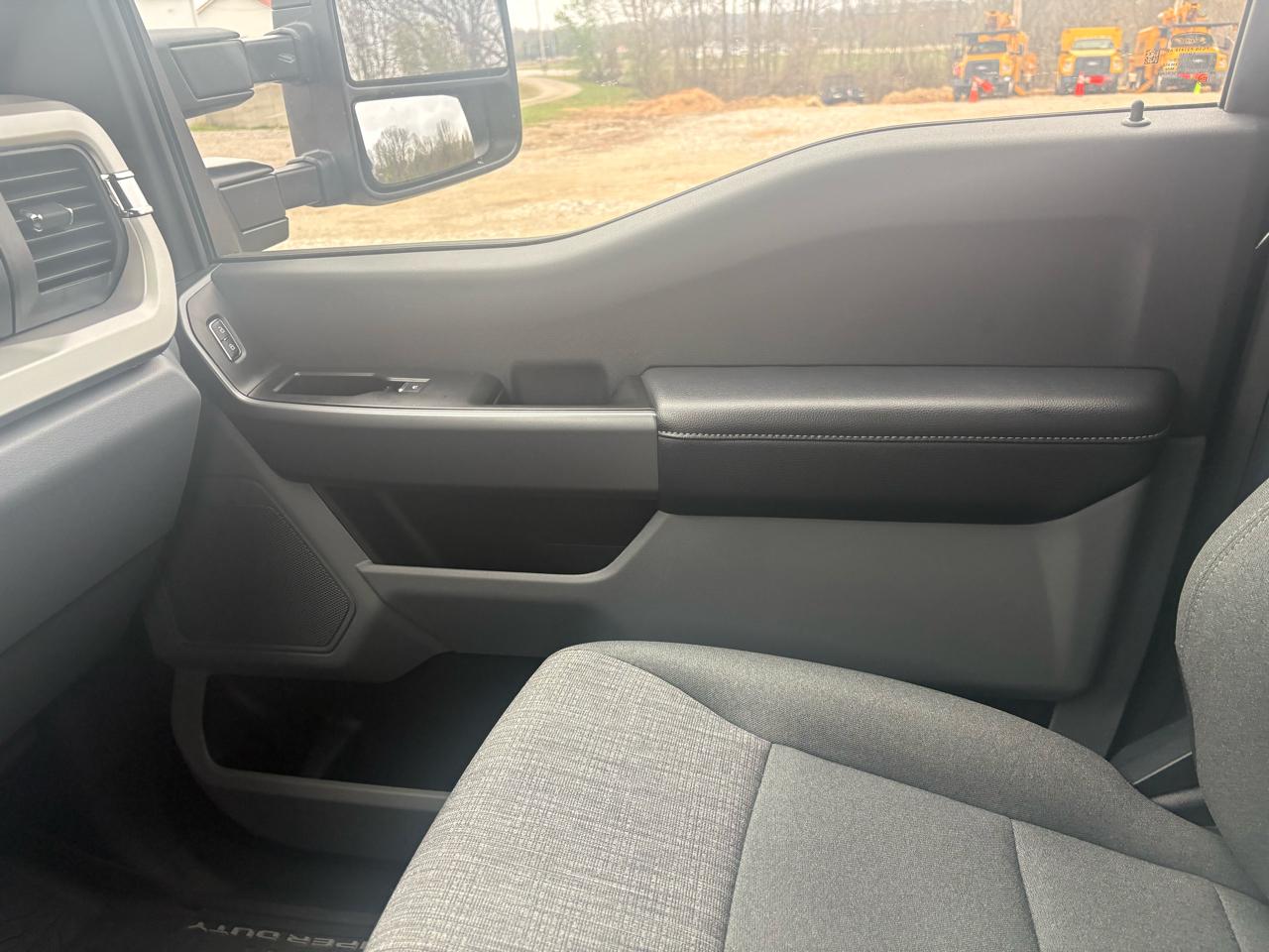 Ford Super Duty F-350 SRW XLT 4WD SuperCab 6.75' Box 2025