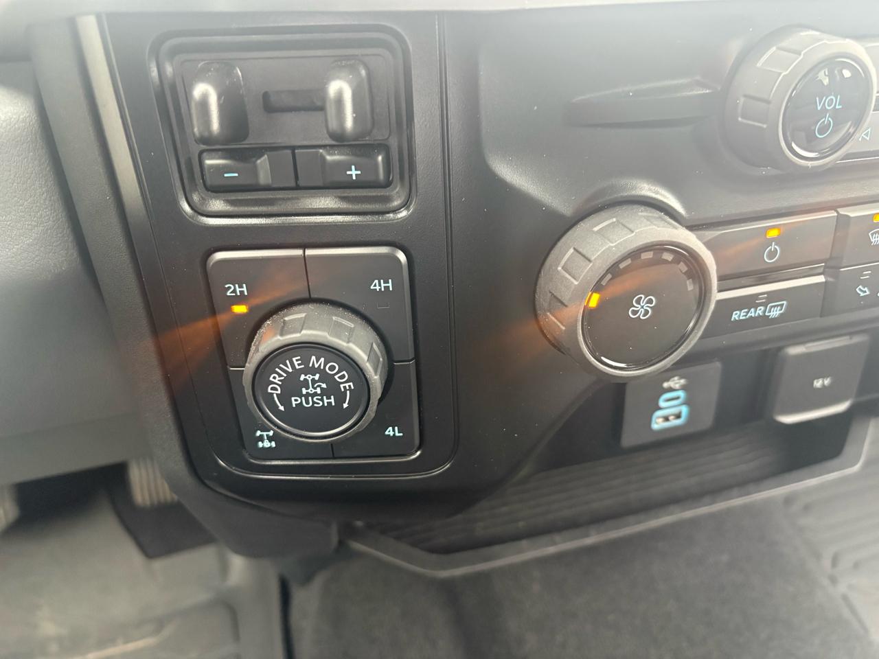 Ford Super Duty F-350 SRW XLT 4WD SuperCab 6.75' Box 2025