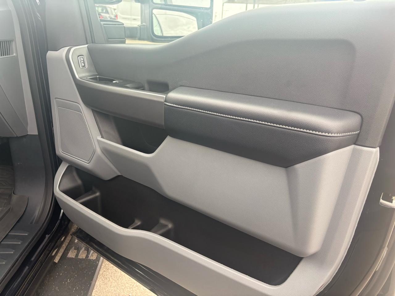 Ford Super Duty F-350 SRW XLT 4WD SuperCab 6.75' Box 2025