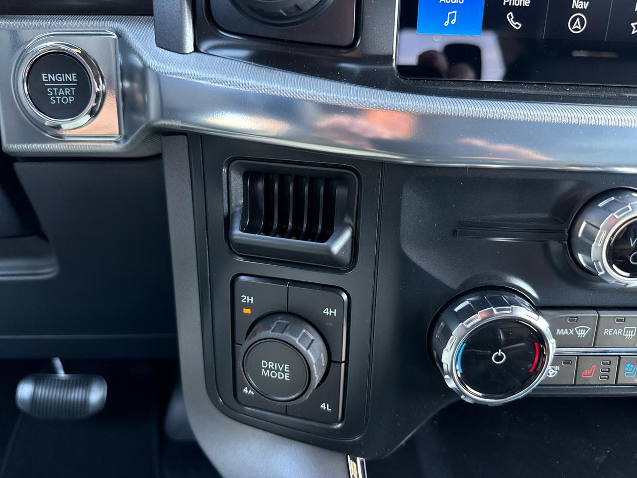 Ford F-150 Lariat 4WD SuperCrew 5.5' Box 2026