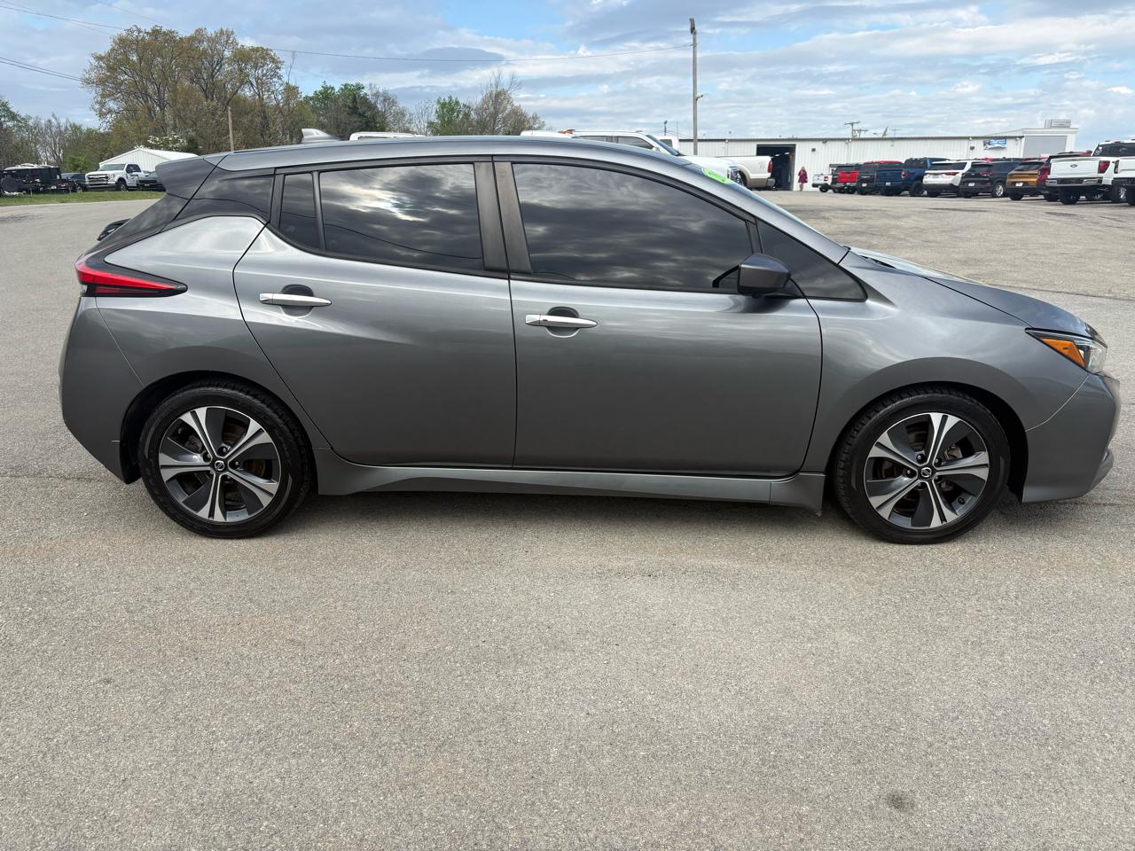 Nissan Leaf SV Hatchback 2021
