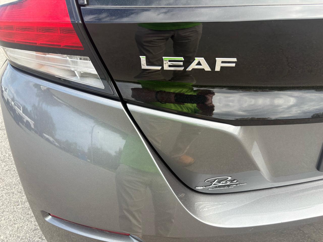 Nissan Leaf SV Hatchback 2021